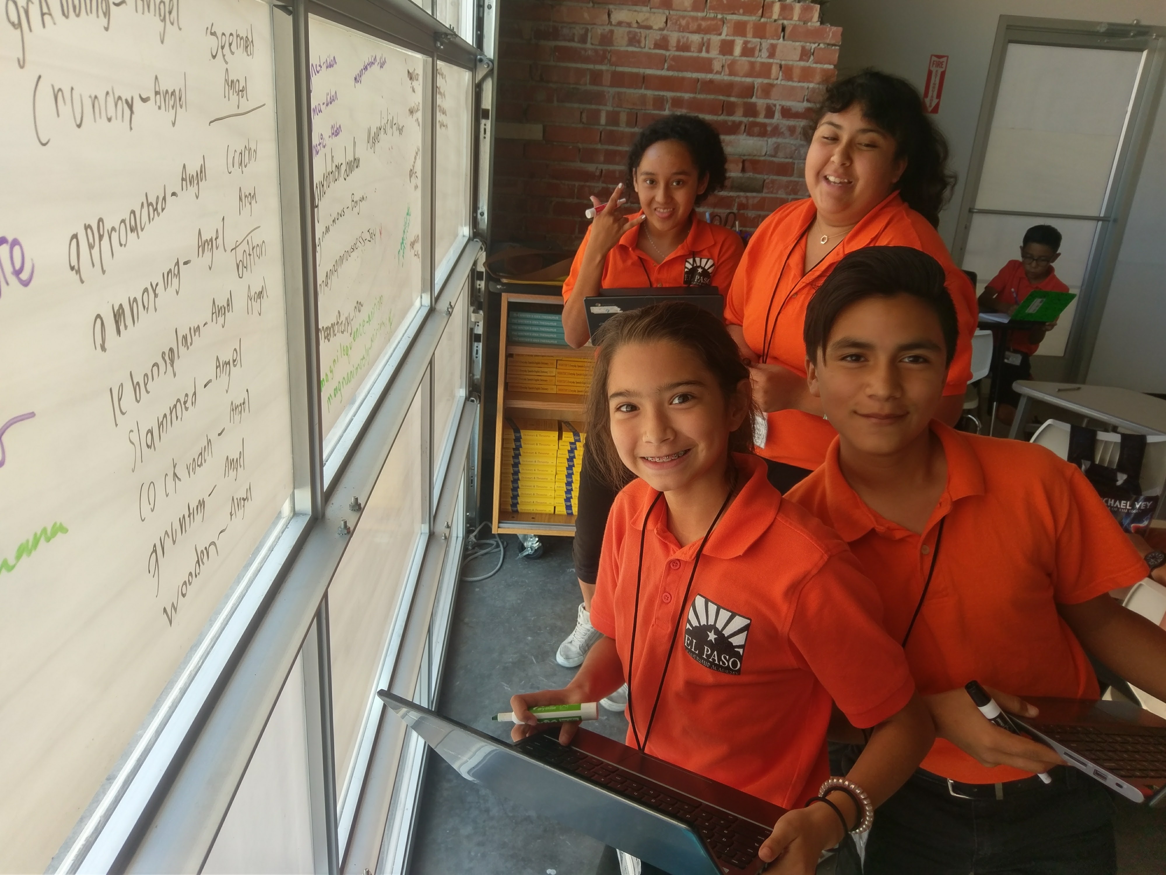 Cómo el rendimiento de la escuela secundaria impulsa el éxito